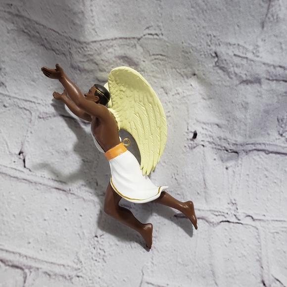 ๐SOLD๐ Hallmark Keepsake Angel Of Joy Christmas Ornament Year 2016 Robert Chad - Picture 4 of 12